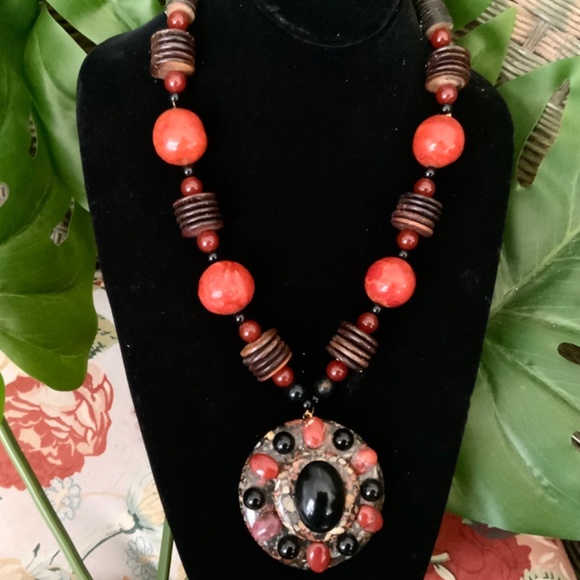 HANDMADE VINTAGE PENDANT STATEMENT NECKLACE TRIBAL STONE DISC ⭐️BEADED NEW COND - Picture 8 of 11